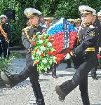 Возложение венков и цветов на Новодевичьем кладбище
