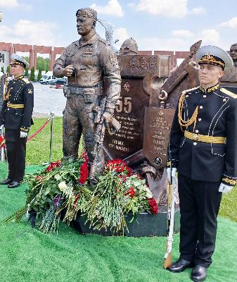 Открыли памятник  